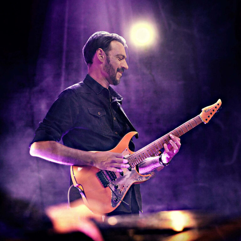 Rencontre avec Victor Lafuente : un guitariste d’exception au service de la musique